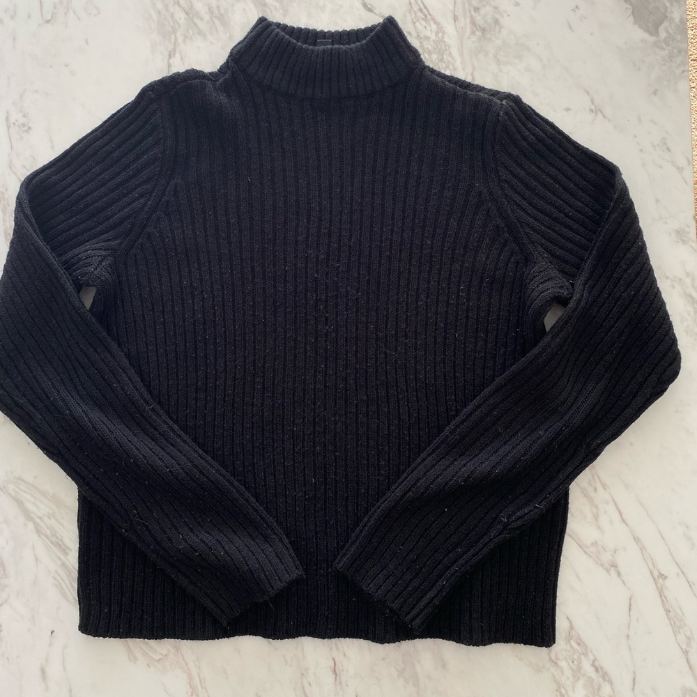Black H&M sweater